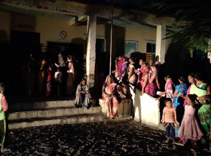 Voting in Sakri and Dhule Rural till 5 pm | साक्री व धुळे ग्रामीणमध्ये रात्री ८ वाजेपर्यंत मतदान