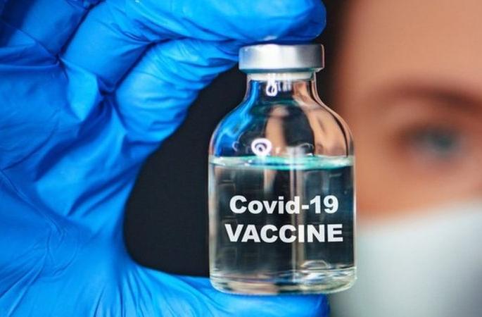 Doctors 'cautious' about vaccines as the whole world is ready to welcome vaccines | संपूर्ण जग लसीच्या स्वागतासाठी सज्ज असताना लसीबाबत डॉक्टर 'सावध' Doctors 'cautious' about vaccines as the whole world is ready to welcome vaccines | संपूर्ण जग लसीच्या स्वागतासाठी सज्ज असताना लसीबाबत डॉक्टर 'सावध'
