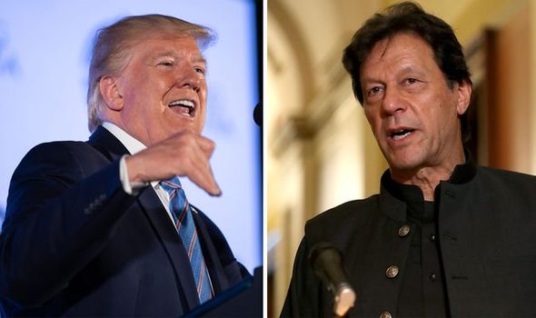 Donald Trump Meets Pakistan's Prime Minister Imran Khan In New York | 'असे' नमुने आणता कुठून?; अमेरिकेचे राष्ट्राध्यक्ष डोनाल्ड ट्रम्प यांनी उडविली इम्रान खान यांची खिल्ली Donald Trump Meets Pakistan's Prime Minister Imran Khan In New York | 'असे' नमुने आणता कुठून?; अमेरिकेचे राष्ट्राध्यक्ष डोनाल्ड ट्रम्प यांनी उडविली इम्रान खान यांची खिल्ली