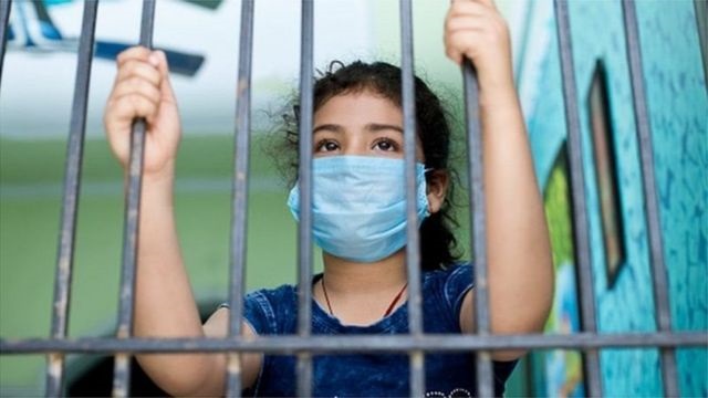 Identity card is mandatory for boys and girls below 18 years of age in shopping malls in Solapur | सोलापुरातील शाॅपिंग माॅलमध्ये १८ वर्षांखालील मुले-मुलींसाठी ओळखपत्र बंधनकारक Identity card is mandatory for boys and girls below 18 years of age in shopping malls in Solapur | सोलापुरातील शाॅपिंग माॅलमध्ये १८ वर्षांखालील मुले-मुलींसाठी ओळखपत्र बंधनकारक