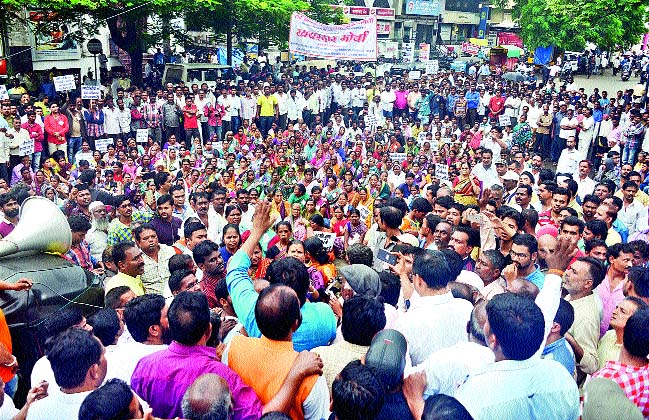 Hawker's, Caretaker's Care 'Bewarer' Front | हॉकर्स, टपरीधारकांचा मनपावर ‘खबरदार’ मोर्चा