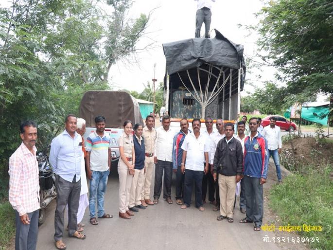 Piled in a cage lying in the well | विहिरीत पडलेला बिबट्या पिंज-यात जेरबंद Piled in a cage lying in the well | विहिरीत पडलेला बिबट्या पिंज-यात जेरबंद