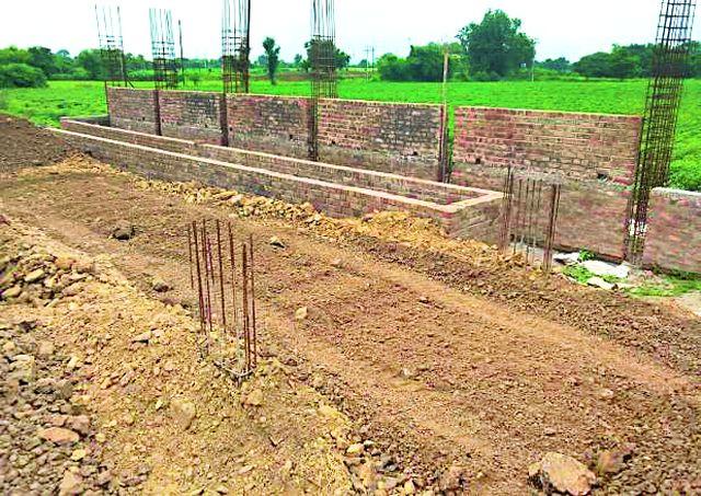 Twilight Bhumi Pujan, work jam | दोनदा भूमिपूजन, काम ठप्प Twilight Bhumi Pujan, work jam | दोनदा भूमिपूजन, काम ठप्प