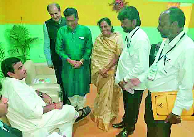 Sanjay Gandhinagar's delegation met Nitin Gadkari | संजय गांधीनगरचे शिष्टमंडळ नितीन गडकरींना भेटले