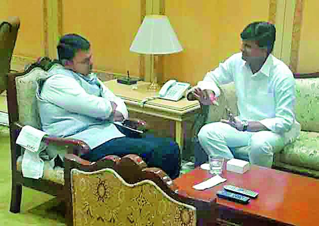 Ravi Rane's CM accompanying the Chief Minister | रवि राणांचे मुख्यमंत्र्यांसह वनमंत्र्यांना साकडे