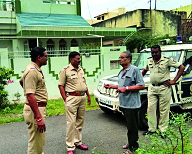 Mangal Sutra Chuckles Thieves Thieves | मंगळसूत्र हिसकले सोनसाखळी चोरीचा प्रयत्न