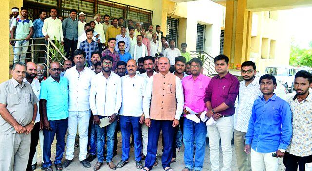 Take back the stratus on Tayade | तायडे यांच्यावरील अॅट्रॉसिटी मागे घ्या Take back the stratus on Tayade | तायडे यांच्यावरील अॅट्रॉसिटी मागे घ्या