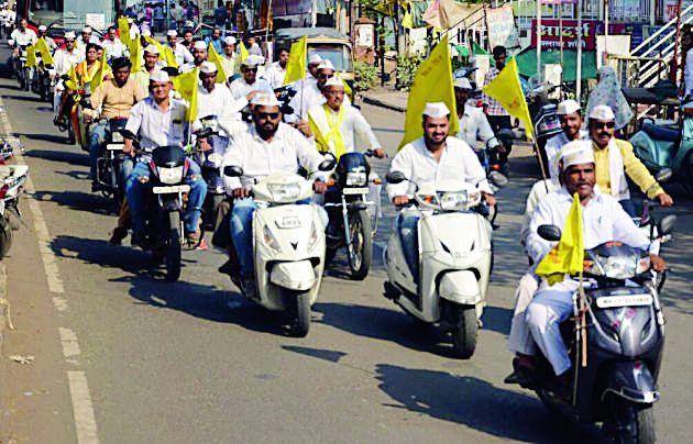 Auto rallies in Dumaguli Ambanagari | वाहन रॅलीने दुमदुमली अंबानगरी