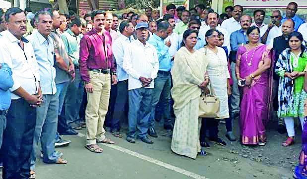 Government employees' demonstrations | शासकीय कर्मचाऱ्यांची निदर्शने Government employees' demonstrations | शासकीय कर्मचाऱ्यांची निदर्शने