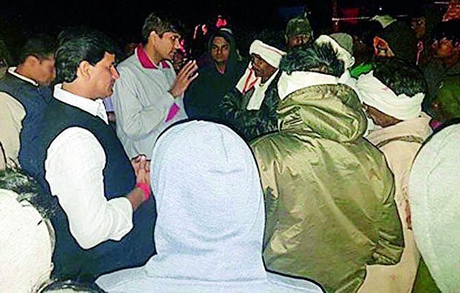 The problem of the Guardian Minister is the problem | पालकमंत्र्यांच्या नाकर्तेपणानेच समस्या चिघळली The problem of the Guardian Minister is the problem | पालकमंत्र्यांच्या नाकर्तेपणानेच समस्या चिघळली