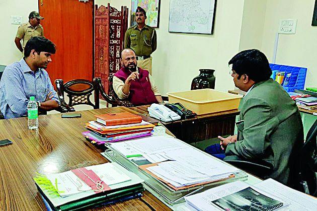 Give lands to displaced tribals in Melghat | मेळघाटातील विस्थापित आदिवासींना जमिनी द्या Give lands to displaced tribals in Melghat | मेळघाटातील विस्थापित आदिवासींना जमिनी द्या