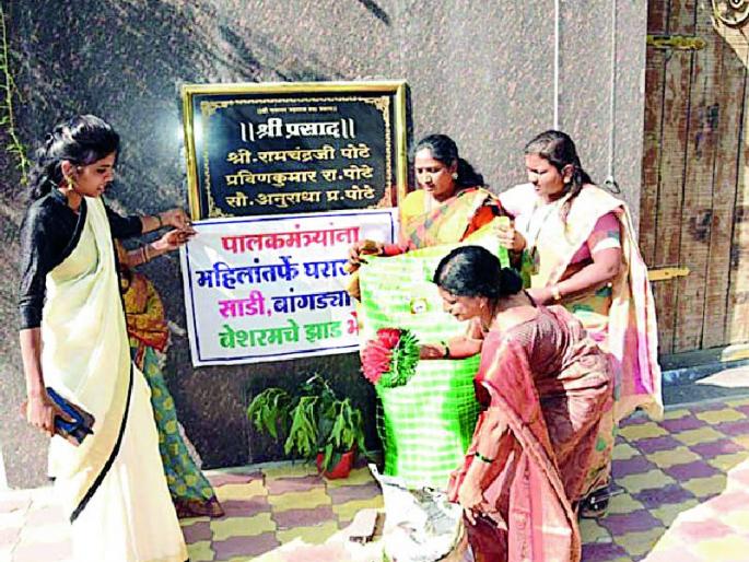 Guardian Minister Praveen Pote's Wonders at Home | पालकमंत्री प्रवीण पोटे यांच्या घरावर जादूटोणा Guardian Minister Praveen Pote's Wonders at Home | पालकमंत्री प्रवीण पोटे यांच्या घरावर जादूटोणा