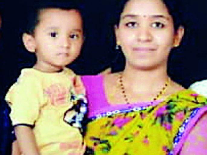 The mother and the child were burnt by their mother-in-law | आई-मुलाला सासरच्यांनी जाळले