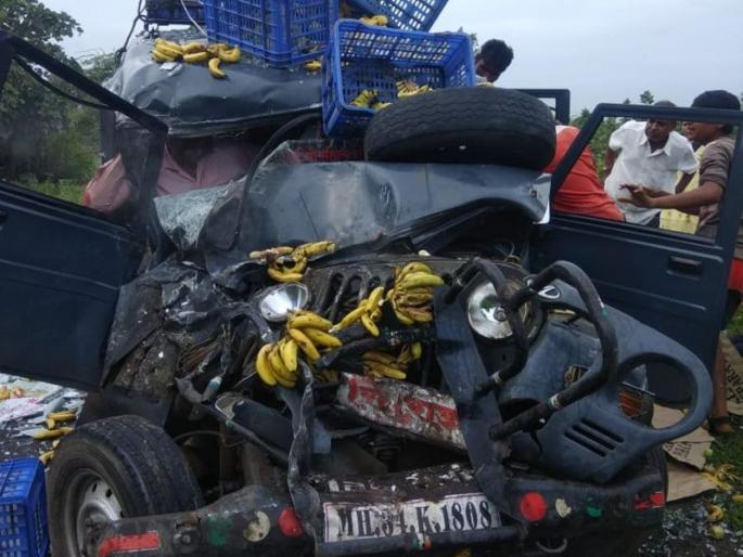 Travels-jeep collides head-on in Shirpur taluka | शिरपूर तालुक्यात ट्रॅव्हल्स-जीपची समोरासमोर धडक