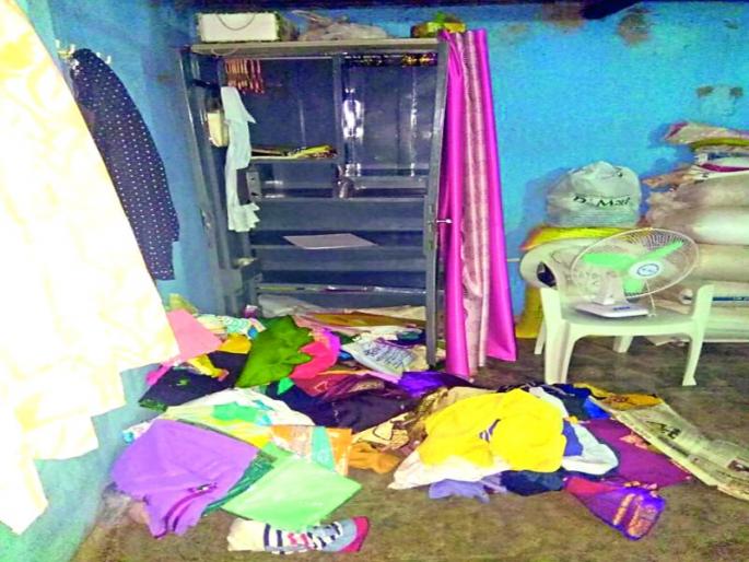 Theft of Lava from a closed house | बंद घरातून सव्वा लाखाची चोरी Theft of Lava from a closed house | बंद घरातून सव्वा लाखाची चोरी