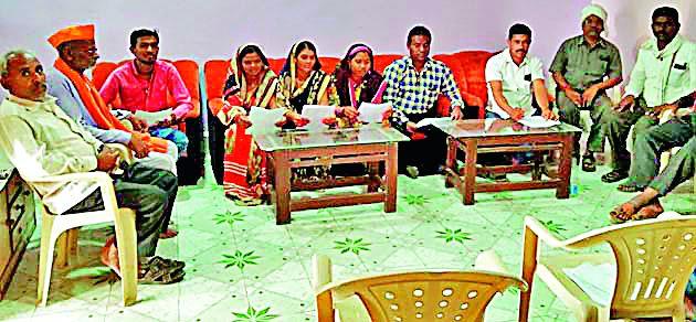 Use of post to not write a resolution against | विरोधात ठराव न लिहिण्यासाठी पदाचा वापर Use of post to not write a resolution against | विरोधात ठराव न लिहिण्यासाठी पदाचा वापर