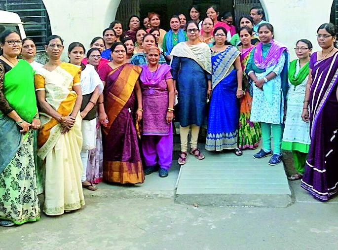 Gazetted Women Employees 'Attention Day' | राजपत्रित महिला कर्मचाºयांचा ‘लक्षवेध दिन’ Gazetted Women Employees 'Attention Day' | राजपत्रित महिला कर्मचाºयांचा ‘लक्षवेध दिन’