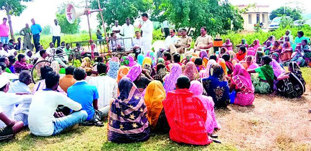 Nerla is the villager, who is the chairman of Laxmi Irrigation Project | नेरला उपसा सिंचन प्रकल्पावर धडकले ग्रामस्थ Nerla is the villager, who is the chairman of Laxmi Irrigation Project | नेरला उपसा सिंचन प्रकल्पावर धडकले ग्रामस्थ
