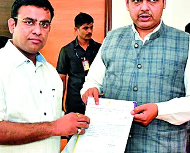 Complete the demands of Police Patels | पोलीस पाटलांच्या मागण्या पूर्ण करा