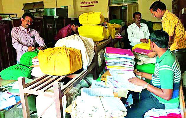 Zero pendency of records in ZP | जि.प.मध्ये अभिलेखांची ‘झिरो पेंडन्सी’ Zero pendency of records in ZP | जि.प.मध्ये अभिलेखांची ‘झिरो पेंडन्सी’