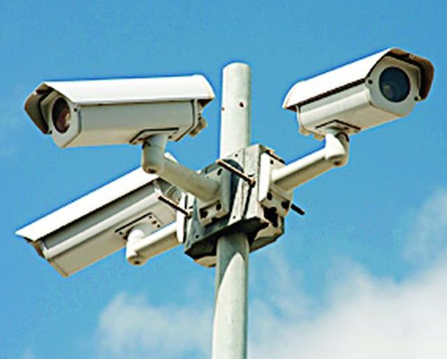 Closed CCTV cameras in the city | शहरातील सीसीटीव्ही कॅमेरे बंद Closed CCTV cameras in the city | शहरातील सीसीटीव्ही कॅमेरे बंद