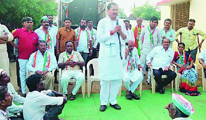 Determined for the development of farmers, unemployed | शेतकरी, बेरोजगारांच्या विकासासाठी कटिबद्ध Determined for the development of farmers, unemployed | शेतकरी, बेरोजगारांच्या विकासासाठी कटिबद्ध