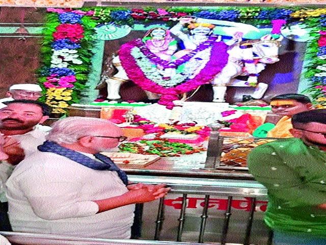 Chhagan Bhujbal's visit to Matoba Maharaj | छगन भुजबळ यांनी घेतले मतोबा महाराजांचे दर्शन Chhagan Bhujbal's visit to Matoba Maharaj | छगन भुजबळ यांनी घेतले मतोबा महाराजांचे दर्शन