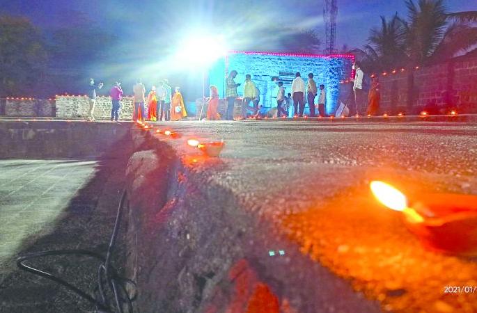 Jijau Janmotsav: | Jijau Janmotsav :  दीपाेत्सवाने उजळले माँ जिजाऊंचे जन्मस्थळ Jijau Janmotsav: | Jijau Janmotsav :  दीपाेत्सवाने उजळले माँ जिजाऊंचे जन्मस्थळ