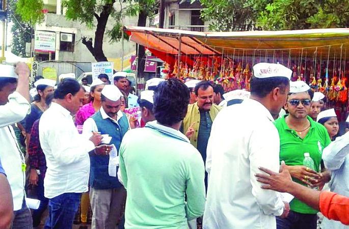 Buldanekar to help flood victims of kolhapur, sangli | पूरग्रस्तांच्या मदतीसाठी सरसावले बुलडाणेकर Buldanekar to help flood victims of kolhapur, sangli | पूरग्रस्तांच्या मदतीसाठी सरसावले बुलडाणेकर