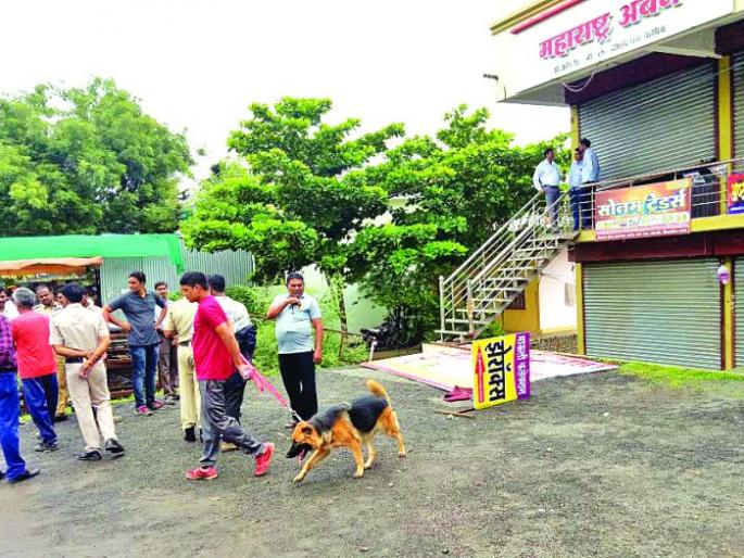 The brave bravery in the Maharashtra Urban bank of Sindhkhed raja | सिंदखेड राजातील महाराष्ट्र अर्बनमध्ये धाडसी चोरी The brave bravery in the Maharashtra Urban bank of Sindhkhed raja | सिंदखेड राजातील महाराष्ट्र अर्बनमध्ये धाडसी चोरी