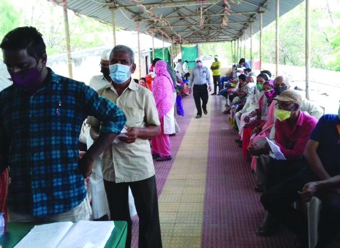 Vaccine shortage in Buldana district, number of closed centers not reveal | बुलडाणा जिल्ह्यात लसीचा तुटवडा, बंद केंद्राची संख्या गुलदस्त्यात Vaccine shortage in Buldana district, number of closed centers not reveal | बुलडाणा जिल्ह्यात लसीचा तुटवडा, बंद केंद्राची संख्या गुलदस्त्यात