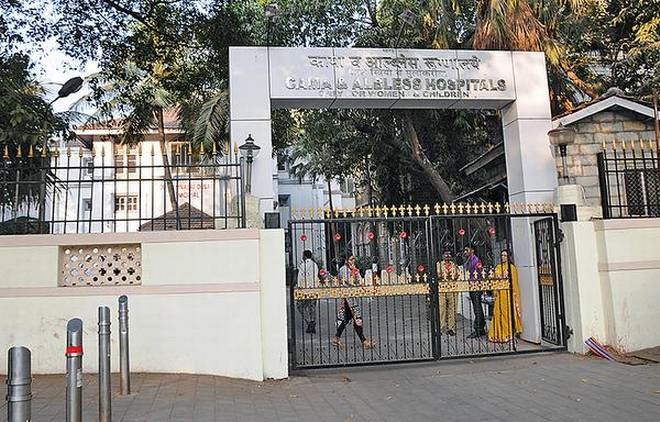 'Kama' was taken from the stomach of a young woman | ‘कामा’ तरुणीच्या पोटातून काढला साडेसहा किलोचा ट्यूमर 'Kama' was taken from the stomach of a young woman | ‘कामा’ तरुणीच्या पोटातून काढला साडेसहा किलोचा ट्यूमर