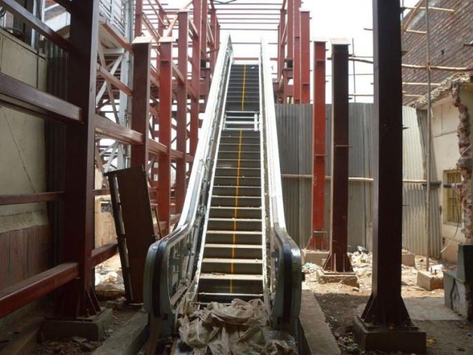 Automatically operated at the station of Bhusaval railway station at the end of June | भुसावळ रेल्वे स्थानकावरील स्वयंचलीत जिने जूनअखेर कार्यान्वीत  Automatically operated at the station of Bhusaval railway station at the end of June | भुसावळ रेल्वे स्थानकावरील स्वयंचलीत जिने जूनअखेर कार्यान्वीत