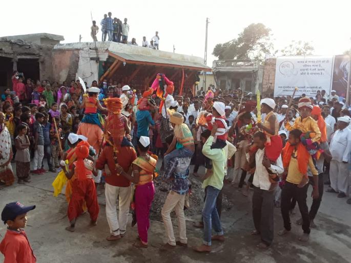 A procession of heroes to Daregaon | दरेगावला वीरांची मिरवणूक A procession of heroes to Daregaon | दरेगावला वीरांची मिरवणूक