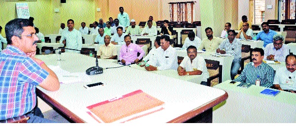  Dandi of many people in Sangli | ‘आपत्कालीन’च्या बैठकीला सांगलीत अनेकांची दांडी