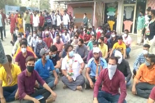 Congress protests state public service commission | काँग्रेसने केला राज्य लोकसेवा आयोगाचा निषेध Congress protests state public service commission | काँग्रेसने केला राज्य लोकसेवा आयोगाचा निषेध