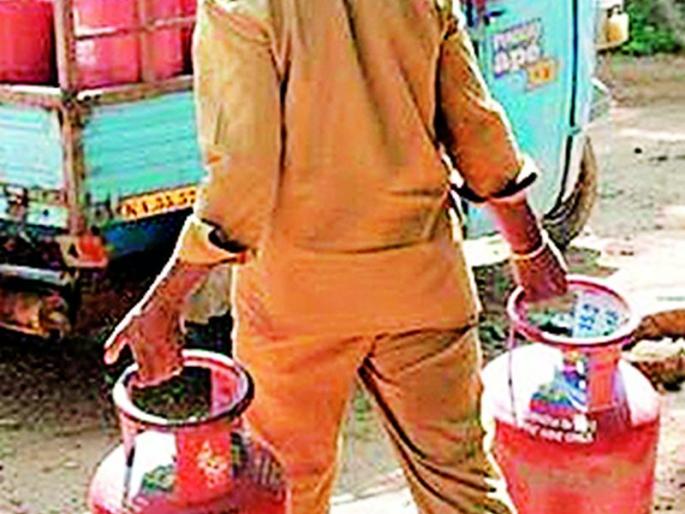 Customers should be careful, check the gas cylinder | ग्राहकांनो सावधान, गॅस सिलिंडरची करा तपासणी Customers should be careful, check the gas cylinder | ग्राहकांनो सावधान, गॅस सिलिंडरची करा तपासणी