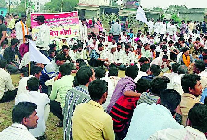 Victims of violence against Tehsil | मारहाणीविरूद्ध तहसीलवर धडक