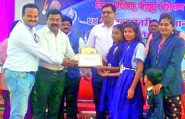 If Aishwarya is obese in non-tribal society, Sumit Bijoy first in tribal group | गैर आदिवासीत ऐश्वर्या मोटे तर आदिवासी गटात सुमित बिजे प्रथम If Aishwarya is obese in non-tribal society, Sumit Bijoy first in tribal group | गैर आदिवासीत ऐश्वर्या मोटे तर आदिवासी गटात सुमित बिजे प्रथम