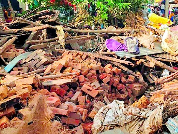 Due to Mahapura, 490 houses were demolished in Brahmapuri taluka | महापुरामुळे ब्रह्मपुरी तालुक्यात ४९० घरे जमीनदोस्त Due to Mahapura, 490 houses were demolished in Brahmapuri taluka | महापुरामुळे ब्रह्मपुरी तालुक्यात ४९० घरे जमीनदोस्त