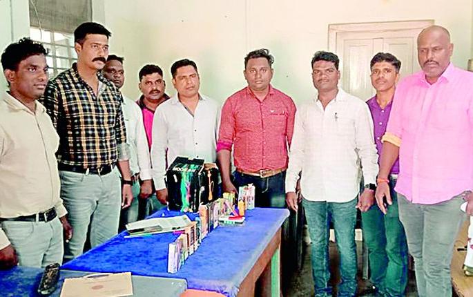 Bapre..! Foreign-made e-cigarettes, web flavor found in Chandrapur! | बापरे..! चंद्रपुरात आढळले विदेशी बनावटीचे ई-सिगारेट, वेब फ्लेव्हर!