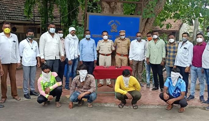 Four arrested in shooting case, including former mayor's son | माजी महापौराच्या मुलासह चौघे गोळीबार प्रकरणी अटकेत Four arrested in shooting case, including former mayor's son | माजी महापौराच्या मुलासह चौघे गोळीबार प्रकरणी अटकेत