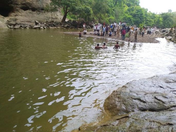 Funeral of two friends at the same time | एकाच वेळी दोघं मित्रांची अंत्ययात्रा