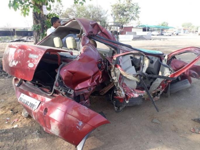 Two killed in a car-luxury bus accident | कार-लक्झरीबस अपघातात एक ठार दोन जण जखमी Two killed in a car-luxury bus accident | कार-लक्झरीबस अपघातात एक ठार दोन जण जखमी