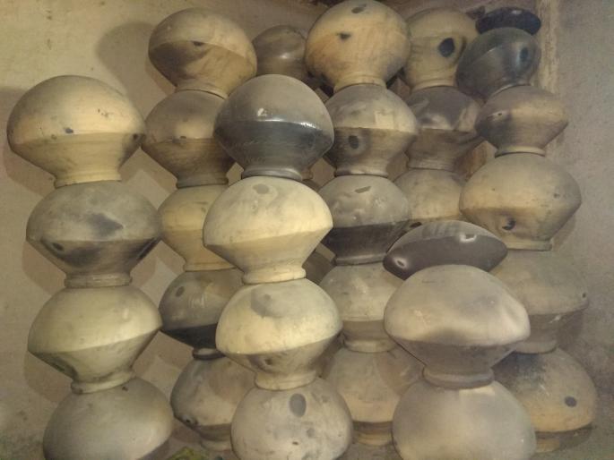 To make 'Kar banal' in Deshmana | देशमानेत ‘करा-केळी’ बनविण्यासाठी लगबग सुरू To make 'Kar banal' in Deshmana | देशमानेत ‘करा-केळी’ बनविण्यासाठी लगबग सुरू