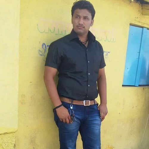Satara: The death of the farmer while fuse in Transformers | सातारा : ट्रान्सफॉर्मरमध्ये फ्यूज लावताना शेतकऱ्याचा मृत्यू Satara: The death of the farmer while fuse in Transformers | सातारा : ट्रान्सफॉर्मरमध्ये फ्यूज लावताना शेतकऱ्याचा मृत्यू