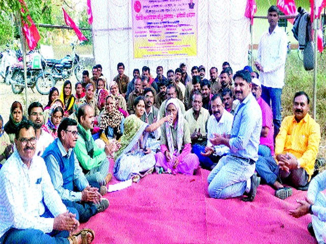 Dearness allowance to the employees of Municipal Panchayat | दिंडोरीतील नगरपंचायतीच्या कर्मचाºयांना महागाई भत्ता Dearness allowance to the employees of Municipal Panchayat | दिंडोरीतील नगरपंचायतीच्या कर्मचाºयांना महागाई भत्ता