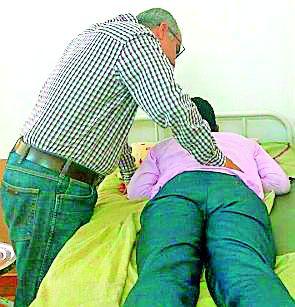 42 inspecting people suffering from pain | दुखण्याने त्रस्त ४२ नागरिकांची तपासणी 42 inspecting people suffering from pain | दुखण्याने त्रस्त ४२ नागरिकांची तपासणी