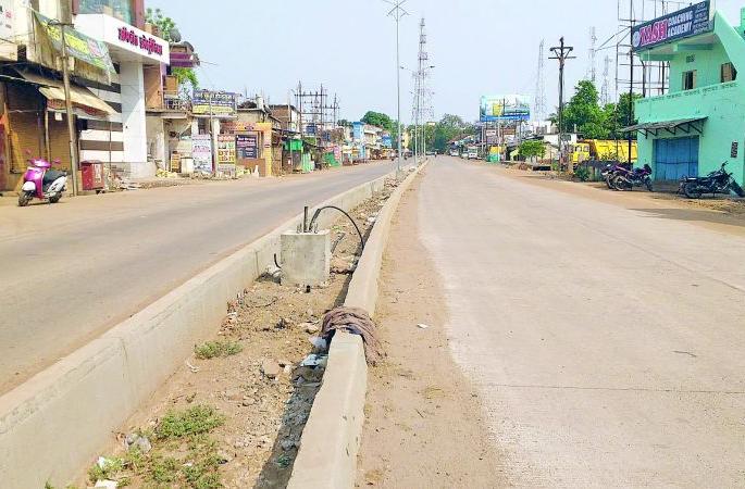 Strict lockdown the next day | दुसऱ्याही दिवशी कडक लाॅकडाऊन Strict lockdown the next day | दुसऱ्याही दिवशी कडक लाॅकडाऊन