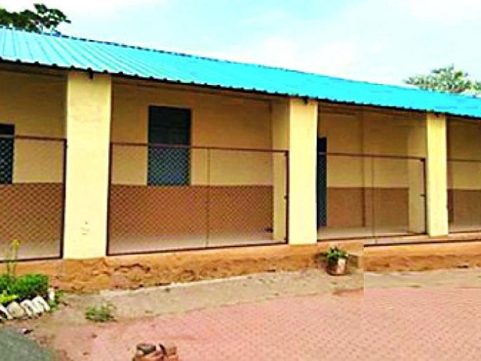The ashram school is immediately empty | आश्रमशाळा तूर्त रिकाम्याच The ashram school is immediately empty | आश्रमशाळा तूर्त रिकाम्याच